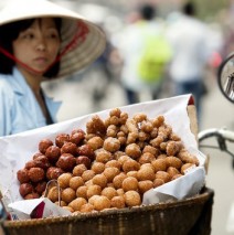 20 delicious street foods with low cost less than 10000 VND